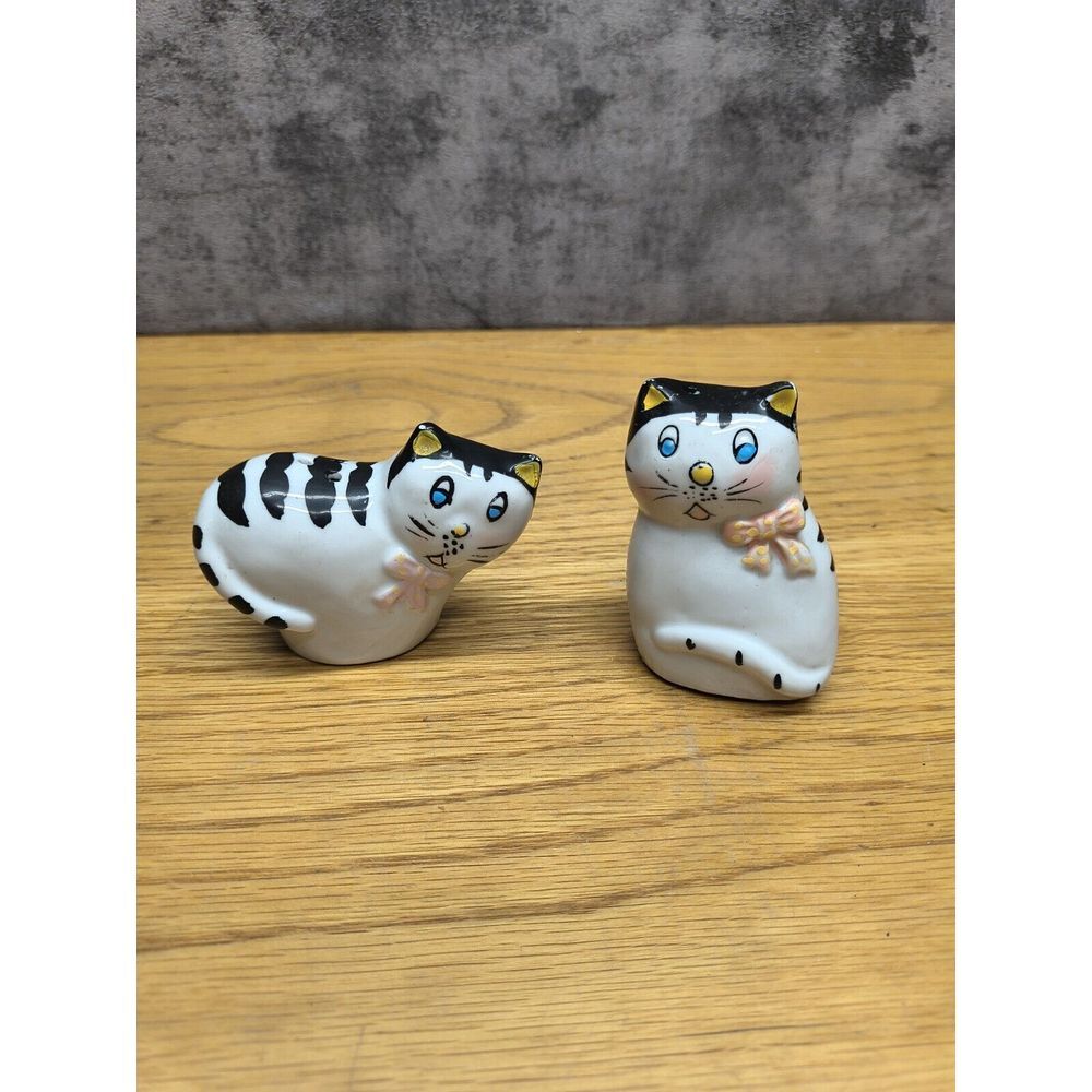 Vintage Salt & Pepper Shakers Black & White Kitty Cat With Pink Bow Blue‎ Eyes
